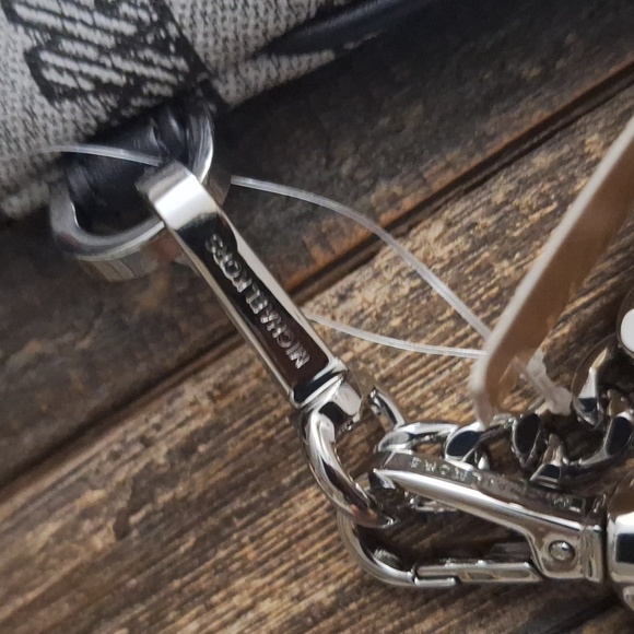 MICHAEL KORS WRISTLET🤩 - Picture 14 of 14